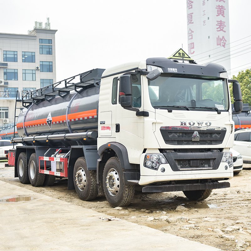 China famous sinotruck howo 18.3 cbm chemical liquid tank truck