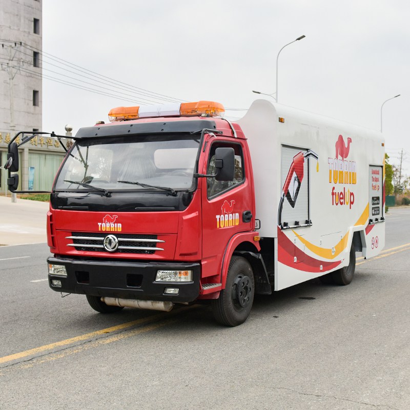 Dongfeng small mini 5000 liter capacity fuel tank truck