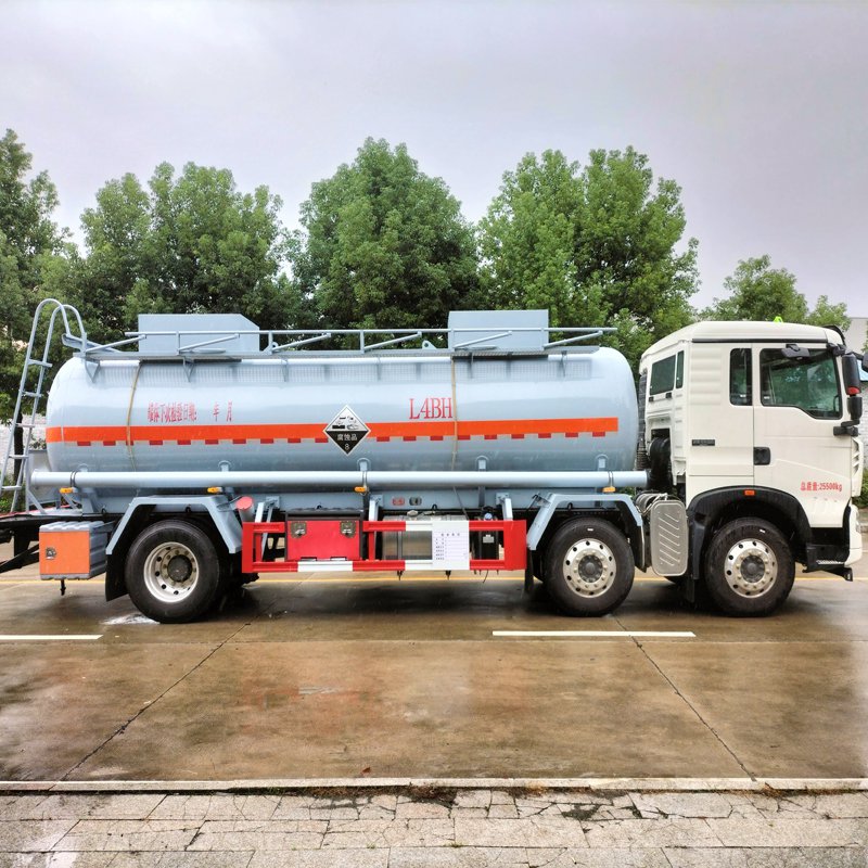 HOWO 6x2 14.5CBM chemical liquid tank truck 